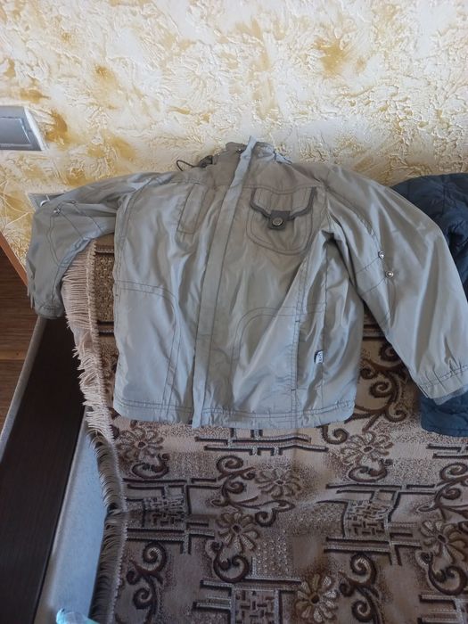 Продам детскую куртка на мальчика