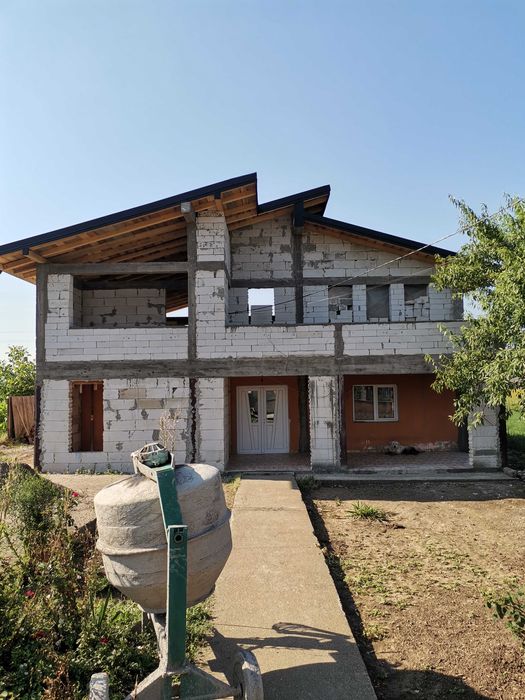 Execut lucrări de construcții!