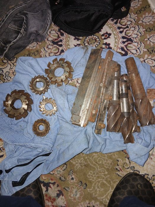 Продам фрезы и комплектующие. Сверла.