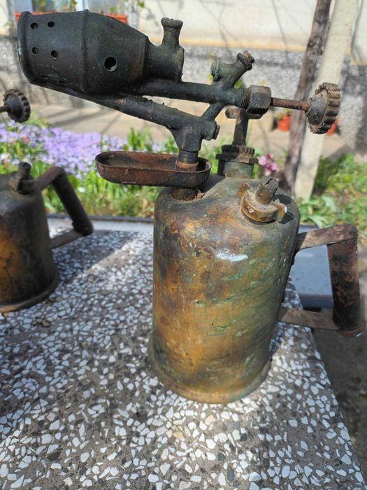 3 броя бензинови лампи