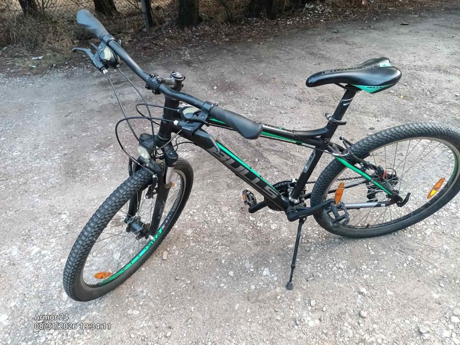 Палцова косачка Honda  - 600 €  ;   акумулатор - 50 € ; колело -200€ .