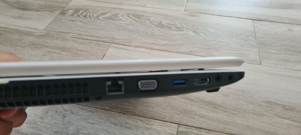 Laptop Toshiba Satellite – Intel Core i5 / Windows 10 / Foarte Intretinut