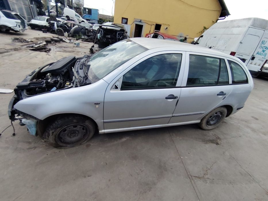 Aripa fata stanga Skoda Fabia 2002 1.4 MT (75 hp)