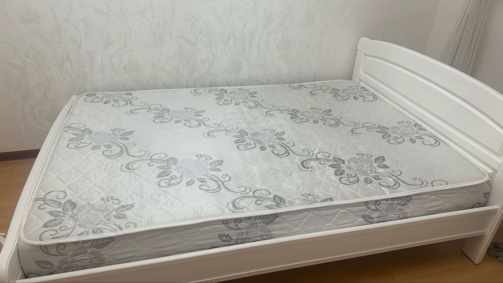 Продаю белую кровать