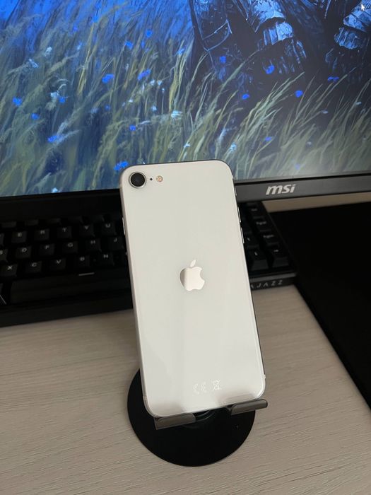 Продам iPhone se 2020