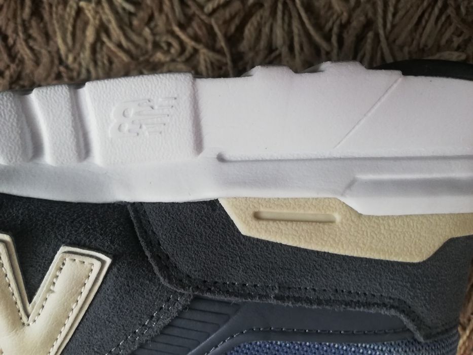 Оригинален New Balance 997H номер 45 като нови
