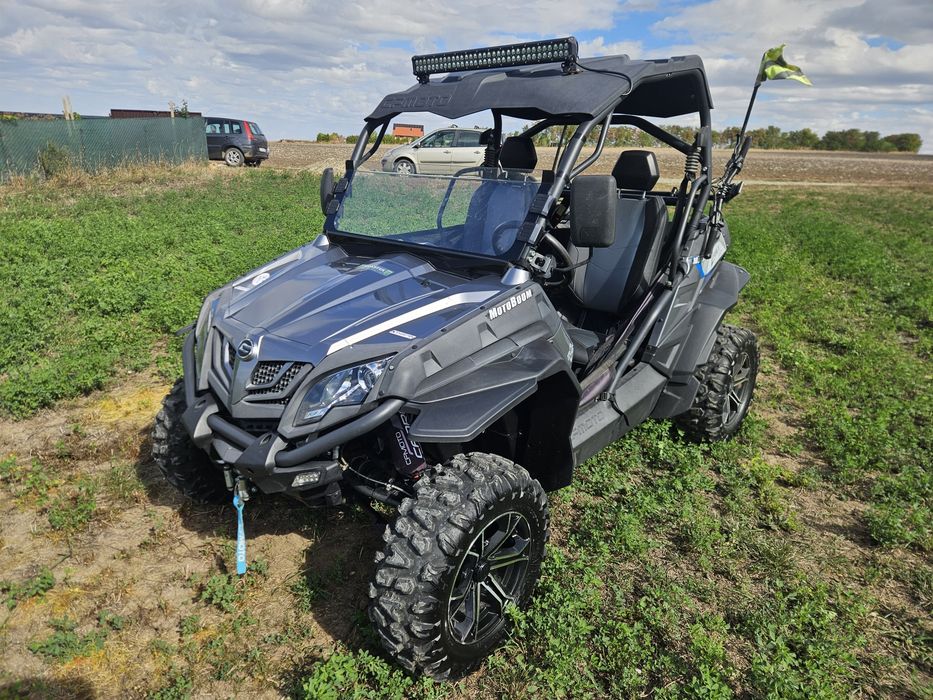 Vând cf moto zforce550