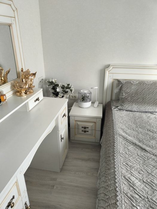 Продается спальный гарнитур