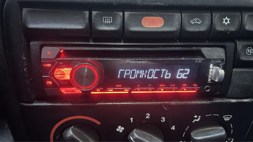 Автомагнитолла пионер оригинал.
