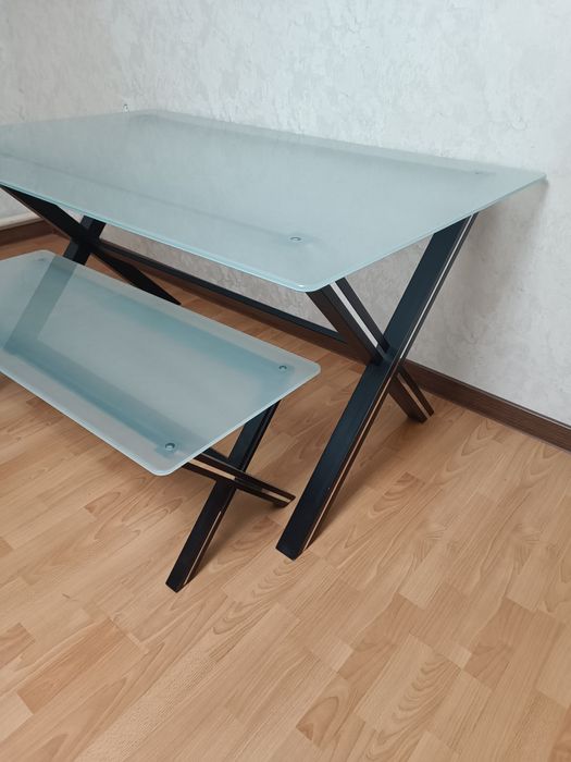 Столы стеклянные