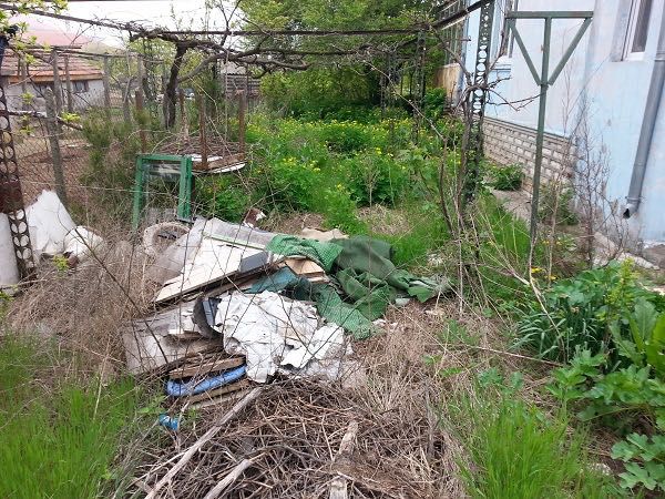 Косене на трева чистене на дворове