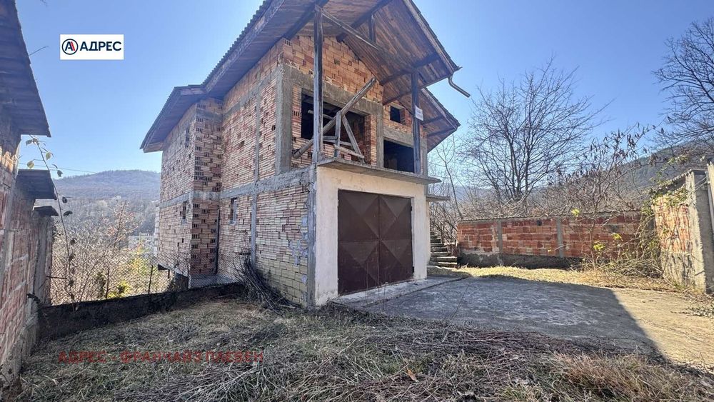 Продава се Къща в Троян - 164 кв.м за 641 €/кв.м - Снимка #1