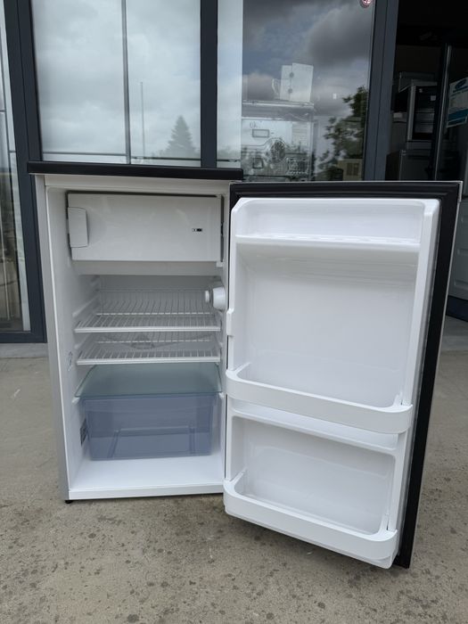 Сив Малък хладилник с камера Whirlpool 45 см