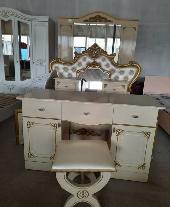 Продам спальный гарнитур