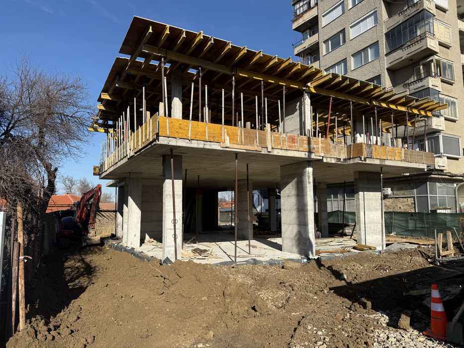 Продавам апартаменти  100 кв.м Център