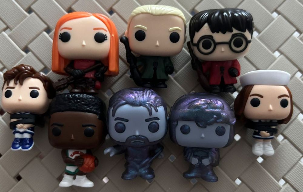 Продам фигурки Киндер