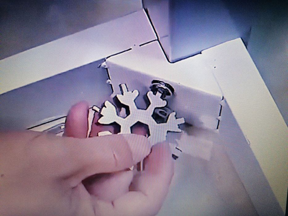 Мултиинструментът 18 в 1 от неръждаема стомана