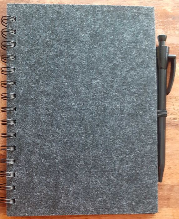 бележник размер А5 с химикалка Германия, корица филцова