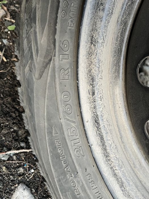 Продам комплект зимних шин с дисками