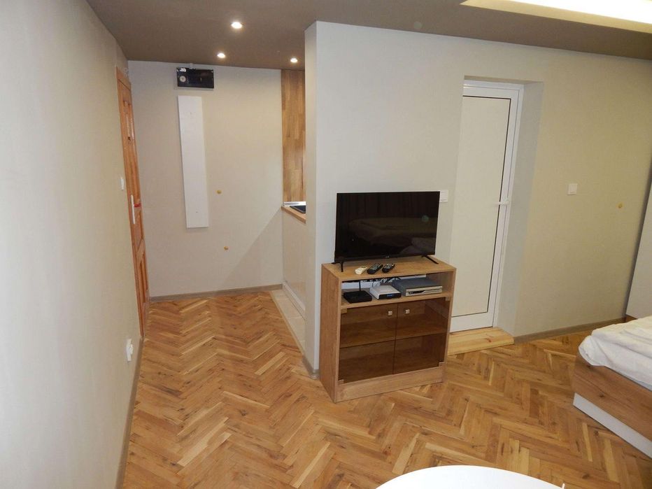 Дава се под наем Едностаен апартамент в Варна, Център - 40 кв.м за 398.82 € - Снимка #9