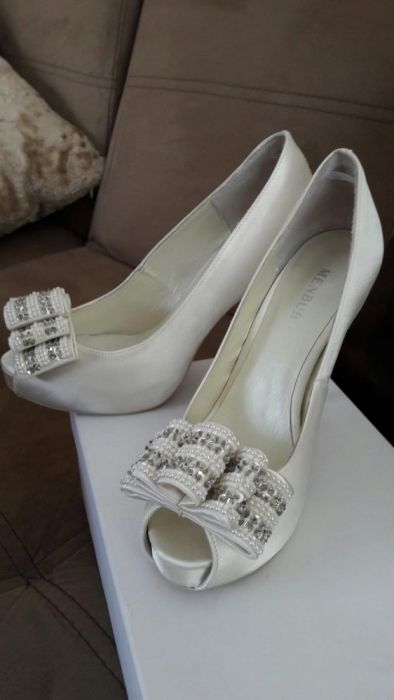 Обувки на Menbur