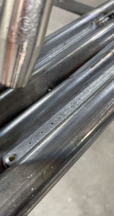 РОБОТ ЗА ЗАВАРЯВАНЕ, Заваръчен робот за метални изделия, MIG MAG TIG