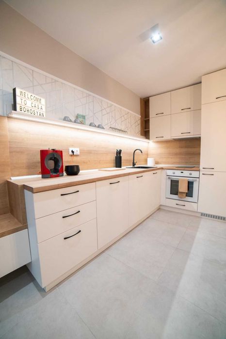 Дава се под наем Двустаен апартамент в Бургас, Възраждане - 65 кв.м за 510 € - Снимка #2