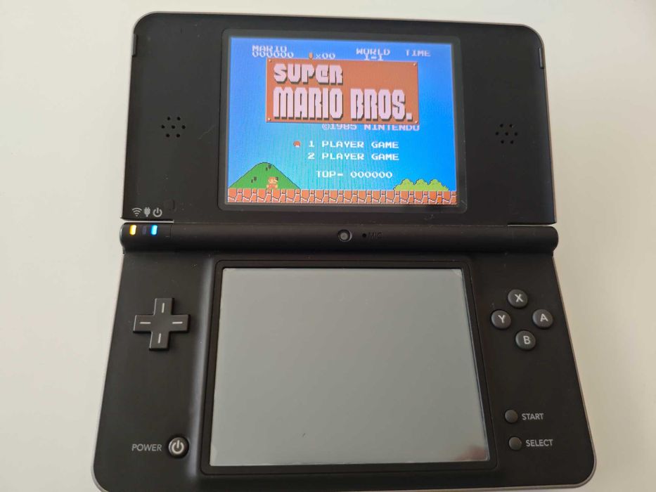 Nintendo DSi XL - качени много игри