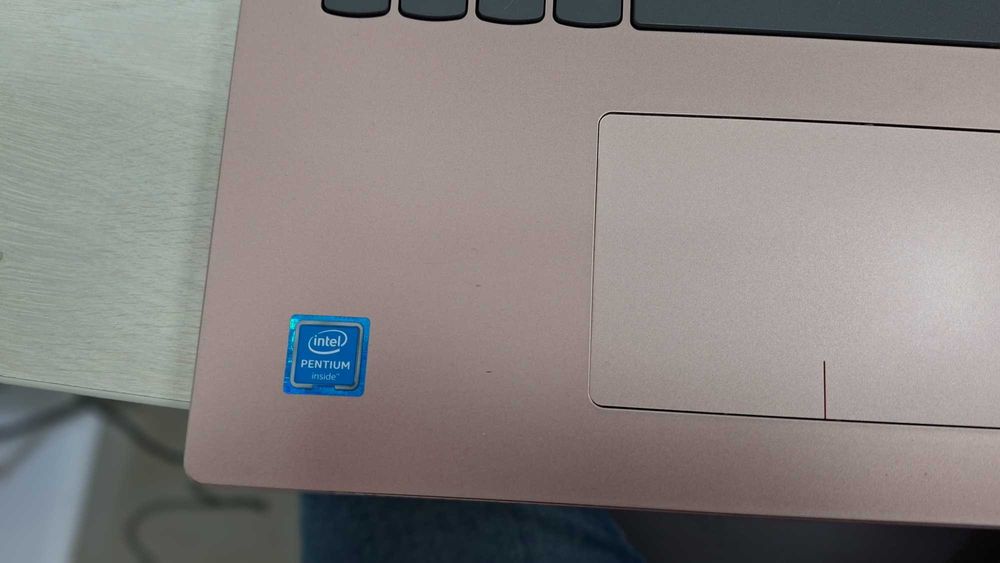 Продавам лаптоп ЛЕНОВО