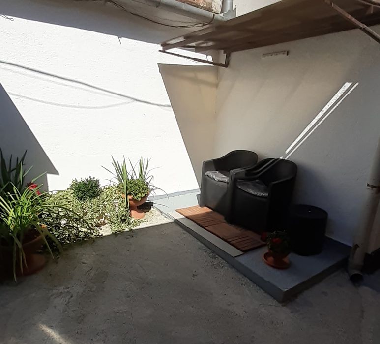Proprietar.  -  inchiriez  apartament la casa (cu toate taxele incluse) in centrul Sibiului pe minim 1 an