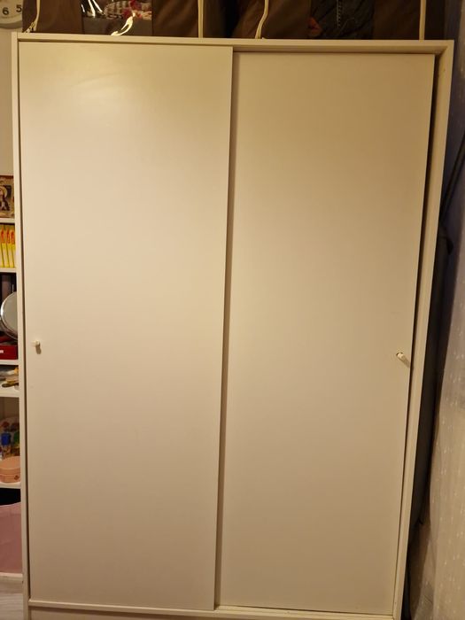 Dulap ikea cu uși glisante in stare excelenta