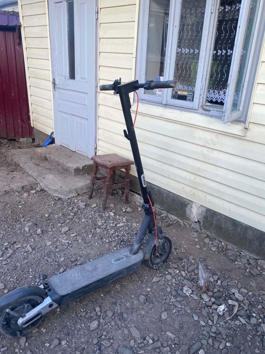 Vând trotineta xiaomi pro5 se poate da si pentru piese are defecte se poate vedea si in poze