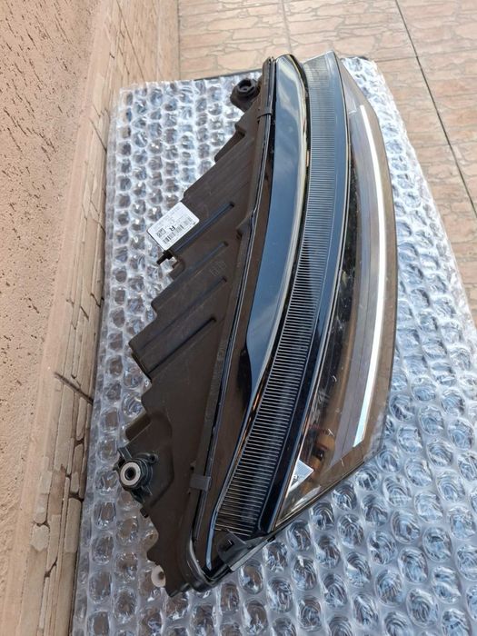 Оригинален фар ШКОДА ОКТАВИЯ 4