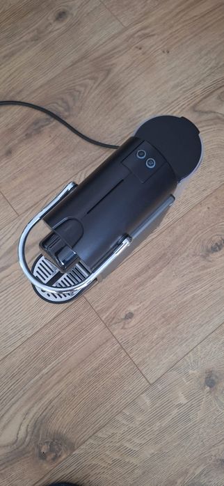 Vând aparat de cafea Nespresso Pixie