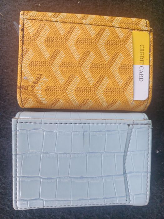 Продавам чисто нови портмонета