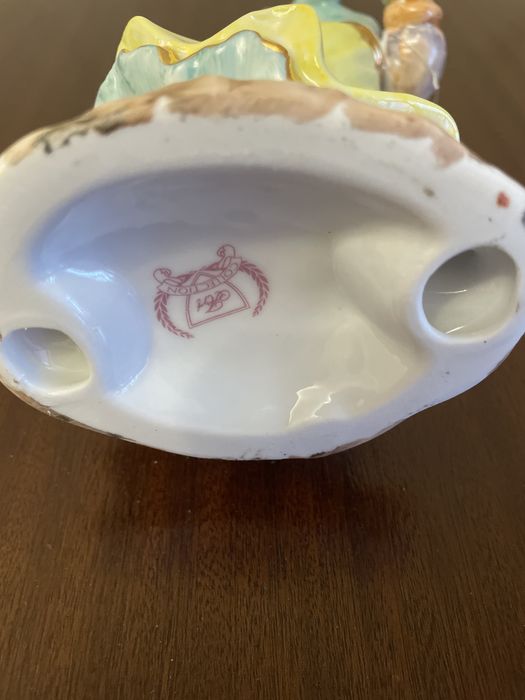 Продам статуетку девушки