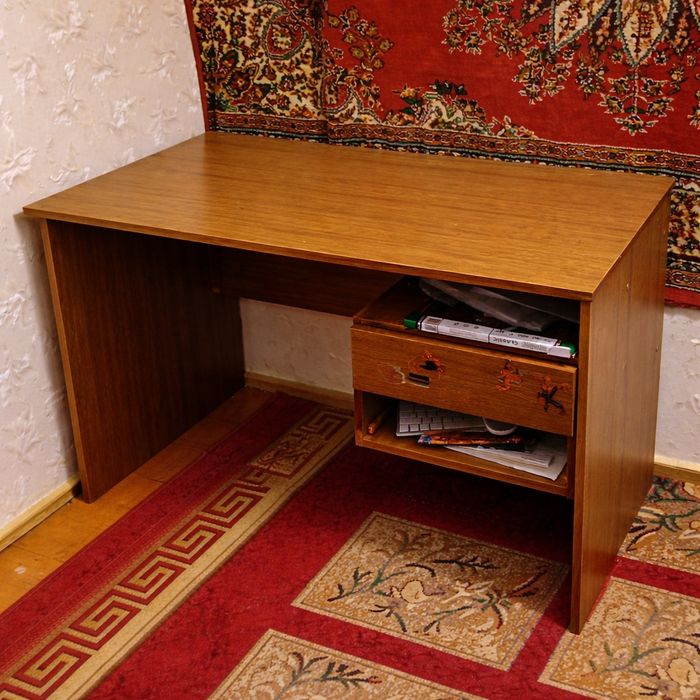 Продается письменный стол