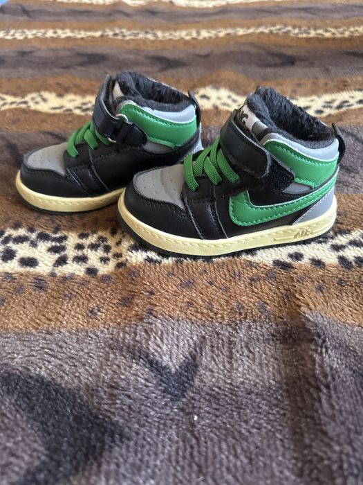 Продам демисезонные ботиночки