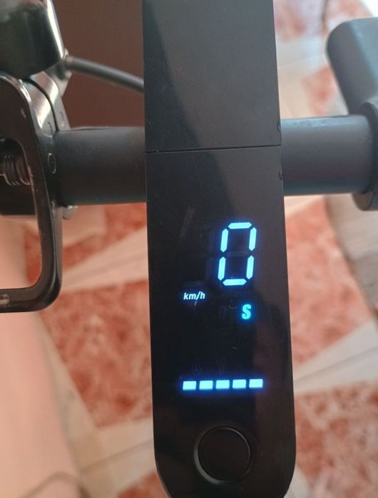 Vând trotinetă electrică