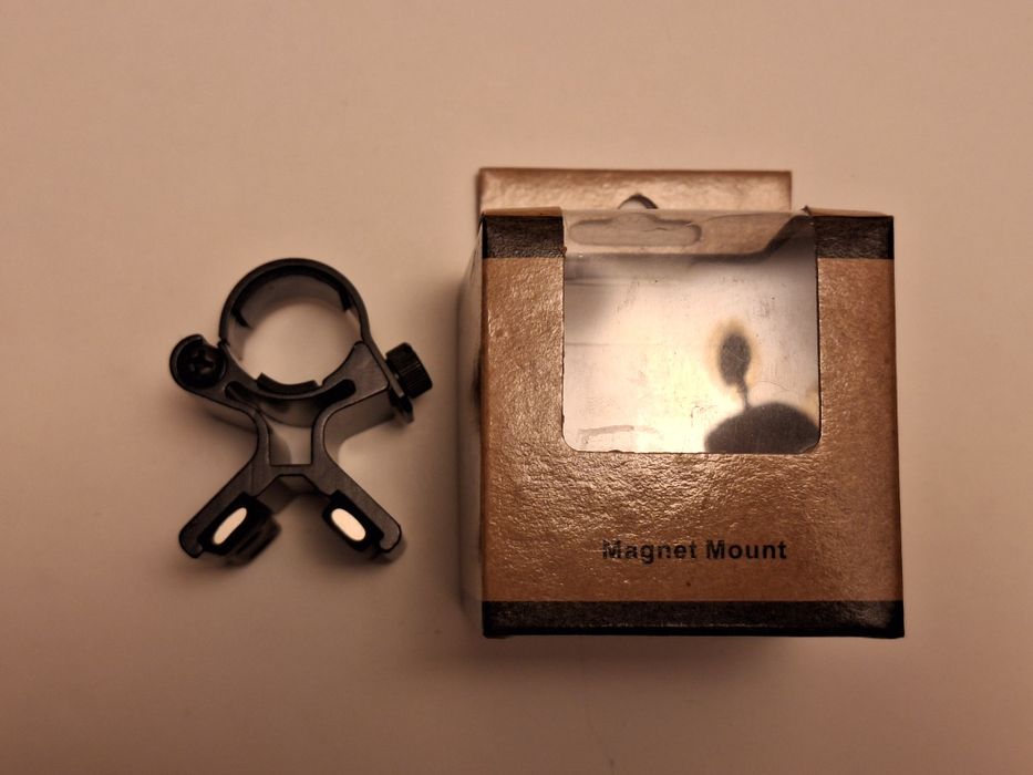 Магнитна стойка за фенер .(Диаметър  25мм)