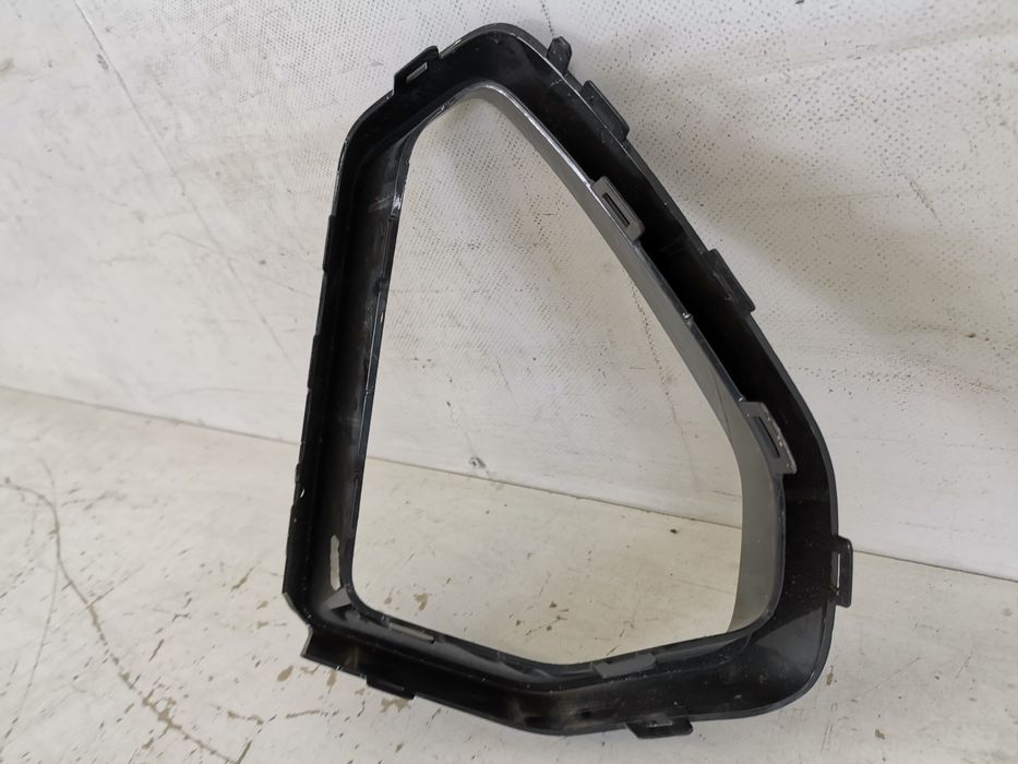 Рамка За Решетка Фар Предна Дясна Ауди Q3 / Audi Q3 Оригинална В Добро