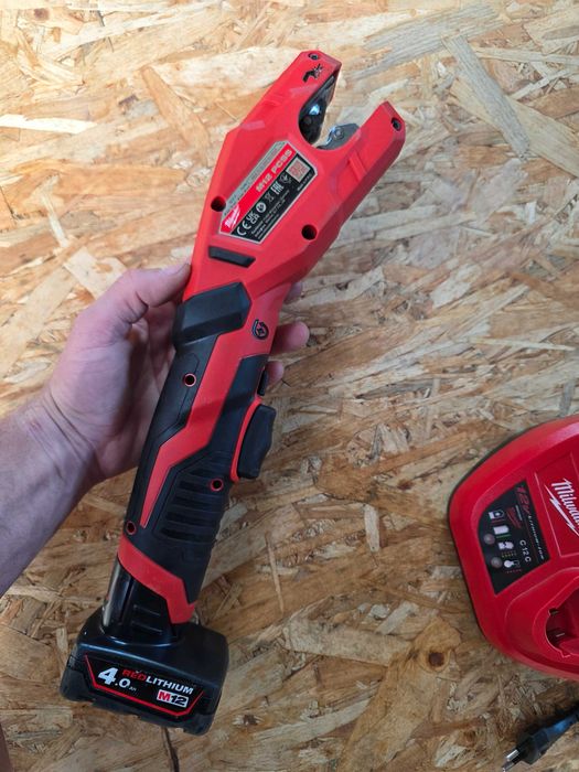 Masina Taiat Debitat Tevi Cupru Inox Instalatii Sanitare Milwaukee M12 PCSS Acumulator 12V Incarcator