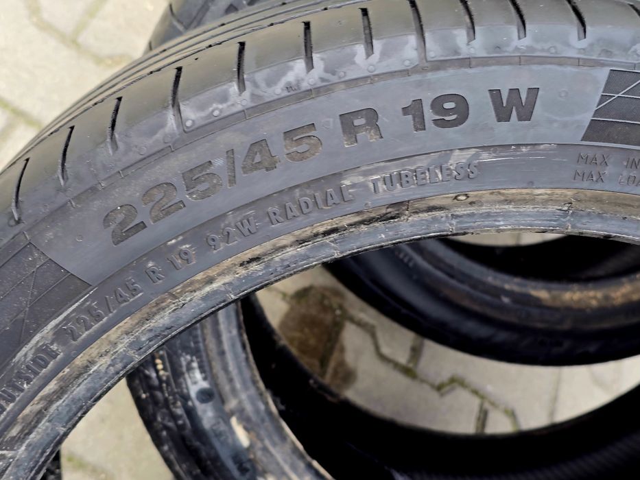 225 45 19  Continental