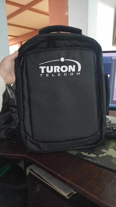 Одежда с логотипом и брендом реклама кепка футболка поло жилетка