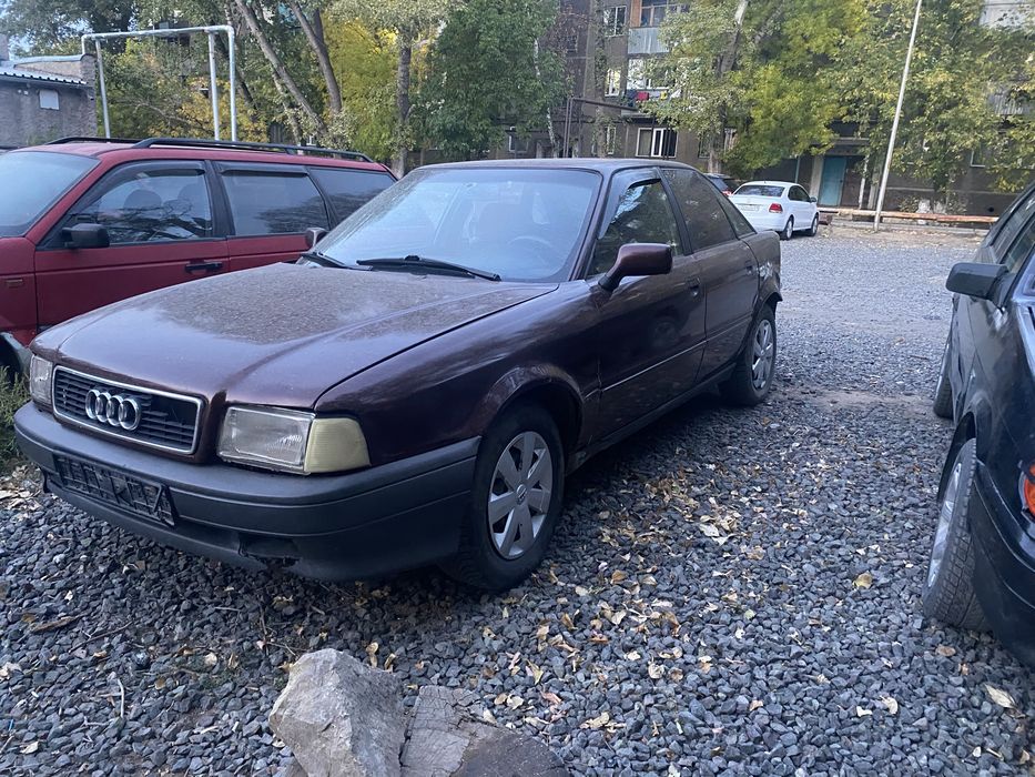 Ауди б 4  1993год