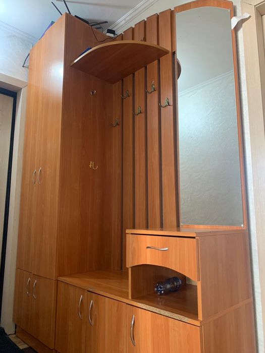 Продаю мебель в прихожую