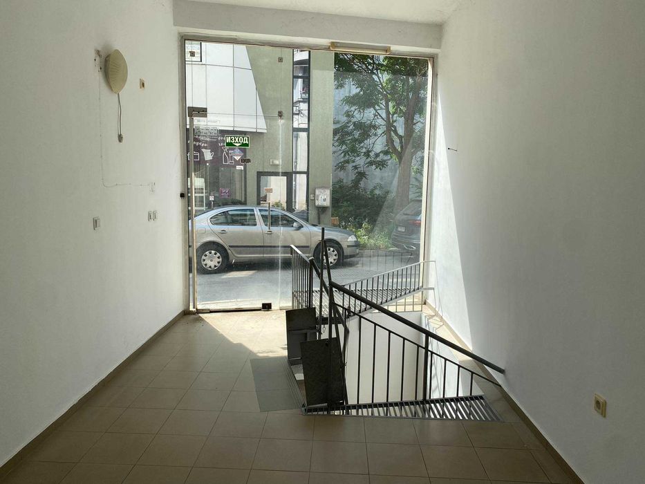 Продава се Магазин в Карлово - 42 кв.м за 1358 €/кв.м - Снимка #1