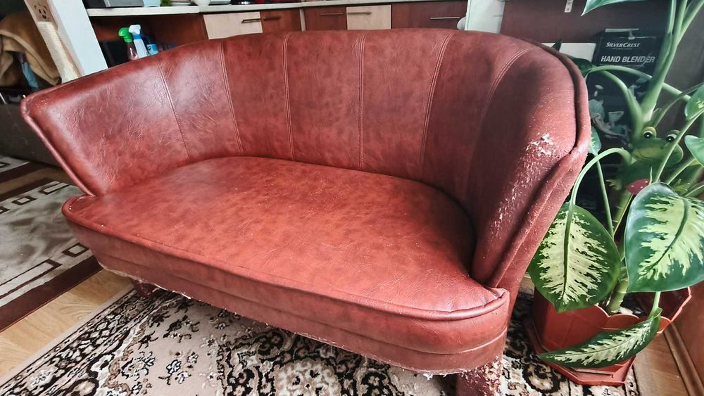 Canapea neextensibilă de 2 persoane