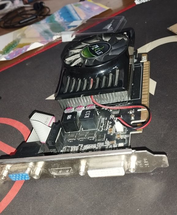 3 tasi birda GT 430.   DDR 3 8GB .e3-1230v2