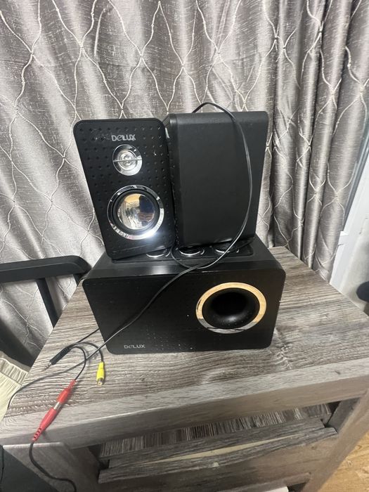 Колонка deluxe сабвуфером